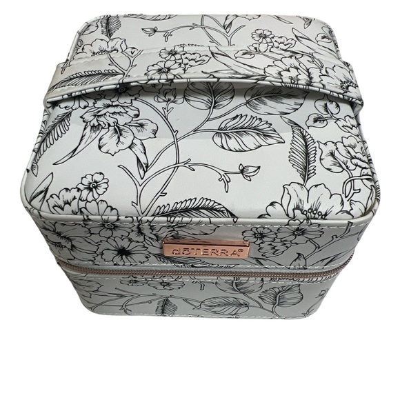 doTERRA Essential Oils Travel Train Case - Picture 1 of 5